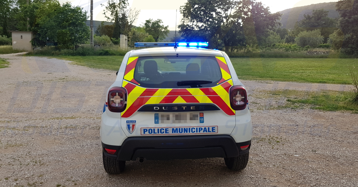 Dacia Duster Police Municipale balisage jaune et rouge arrière