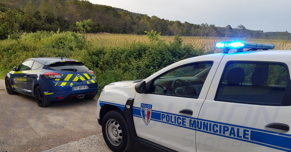 Dacia Duster Police Municipale fourniture et pose par RAS DISTRIBUTION